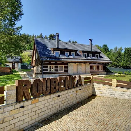 Roubenka Pod Troskami Апартаменты *